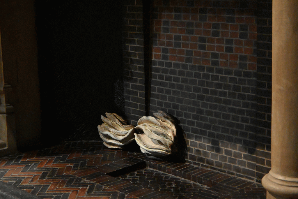 Maartje Korstanje
Untitled sculptures 2024
Ceramics.
Exhibited in the exhibition 'Rebel Garden' at Groeningemuseum, Brugge, BE.